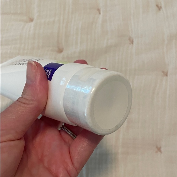 Rodan + Fields Spotless Daily Acne Wash - 125 ml - Picture 3 of 3